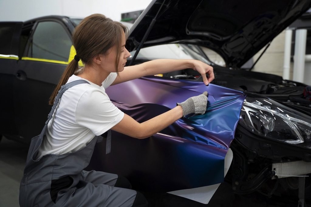 Astuces pour enlever les résidus de colle de la peinture de la voiture